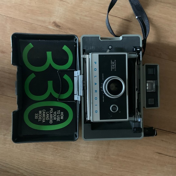 📸 1969 Vintage Polaroid 330 with “3 element glass - Picture 3 of 7